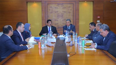 وزير النقل: تطوير المزلقانات واستغلال أراضي السكك الحديد لدعم المشروعات الشبابية بالقليوبية (صور)  