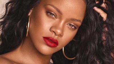 لصاحبات البشرة السمراء.. خطوات تتبعها ريهانا لمكياج ناجح