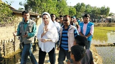 أنجلينا جولي تزور مخيماً للاجئي الروهينجا في بنجلاديش