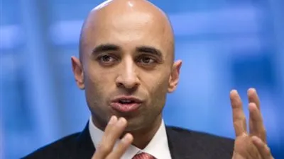 يوسف العتيبة: زيارة البابا إلى الإمارات رسالة القيم المشتركة