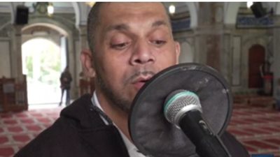 السبب وراء طرد إسرائيل مؤذن مسجد في عكّا (فيديو) 