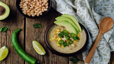 طريقة تحضير بيوريه الفاصوليا البيضاء بالذرة والأفوكادو