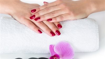 وصفات طبيعية للعناية بالأظافر وتقويتها وتطويلها.. جربيها!