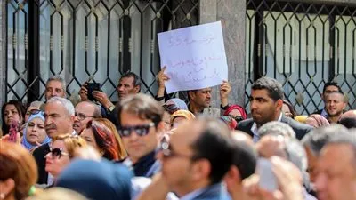 الآلاف من المعلمين يتظاهرون في تونس 