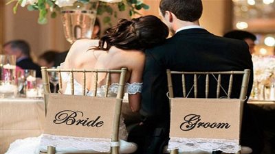 إليكِ أفكار حديثة ومبتكرة لتزيين مقاعد العروسين (صور)