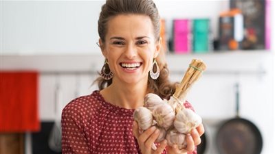 الثوم سلاحك للقضاء على دهون البطن في وقت قياسي