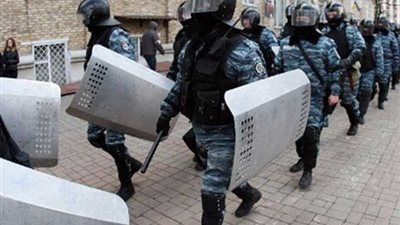 أوكرانيا: اشتباكات إثر اقتحام العشرات مركزا للشرطة