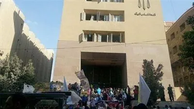 وسط حراسة مشددة.. وصول منى فاروق وشيما الحاج لمحكمة مدينة نصر لنظر تجديد حبسهما