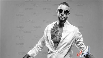 جولة مع الفنانين.. أحمد الفيشاوي يقُبل زوجته في احتفالية عيد ميلادها