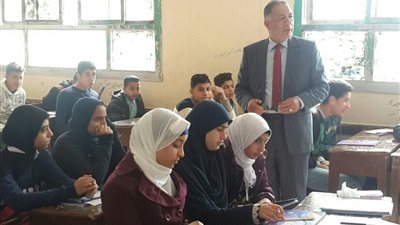 وكيل تعليم دمياط يحيل مسئول أمن ومسئول مخازن للتحقيق 