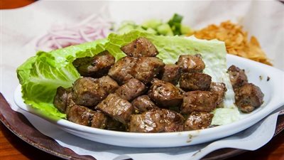 طريقة عمل مكعبات اللحم بالبصل و الفلفل الملون