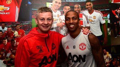 أشلي يونج: سولشاير لا يختلف عن السير أليكس فيرجسون