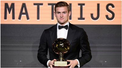 فينيسيوس يستعد لمعركة شرسة ضد مدافع أياكس المتألق