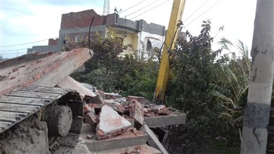 حملات مكبرة لإزالة التعديات على الأراضي الزراعية وأملاك الدولة بالبحيرة (صور)