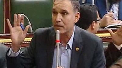 برلماني يُطالب بمنع تداول الأكياس البلاستيكية: سبب في انتشار السرطان