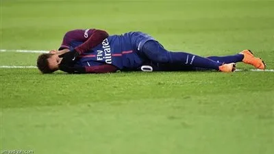 نيمار يحرج طبيب برشلونة