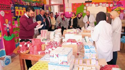 جامعة طنطا توقع الكشف الطبي على 2096 حالة بالقافلة الطبية بقرية نواج  