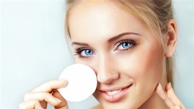 نصائح ذهبية للعناية بالبشرة الدهنية (فيديو)