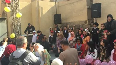 أطفال المدارس يبدعون في احتفالية النسيج على نغمات 