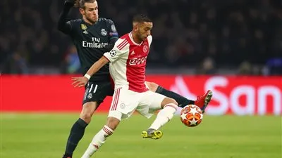 بنزيما: أياكس يملك لاعبين صغار.. ولكنهم يلعبون كرة جميلة