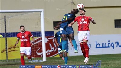 الأهلي يطرد مدافعه