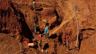 مصرع 23 فى عملية تنقيب غير شرعية عن المعادن بزيمبابوى