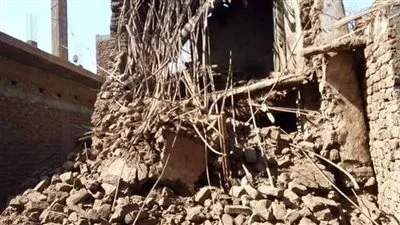 انهيار منزل مكون من طابقين شمال الأقصر  (صور) 