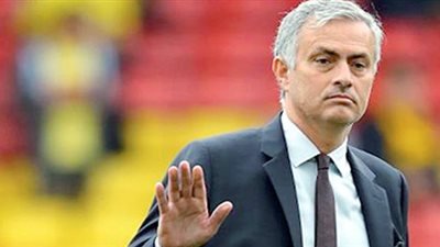 بعد إقالته.. مان يونايتد يدفع مبلغ ضخم لمورينيو ومساعديه