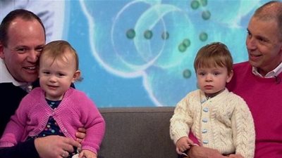 صدق أول لا تصدق.. أول حالة ولادة توأم من رجلين مختلفين في العالم