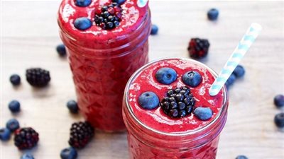 طريقة تحضير سموثى الكريز والتوت الأسود