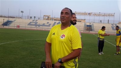 أيمن المزين يؤازر لاعب طنطا بعد إصابته بالرباط الصليبي
