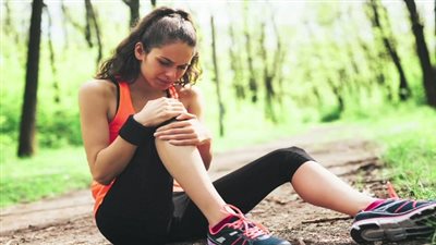 تمارين رياضية بسيطة يمكنكِ ممارستها إذا كنتِ تعانين من ألم الركبة