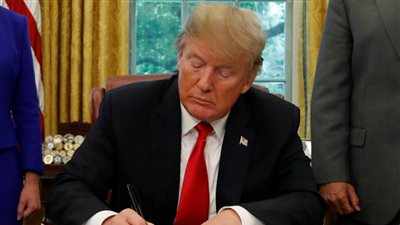 ترامب يوقع إعلان الطوارئ على الجدار الحدودي