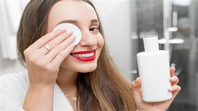 مزيلات طبيعية للمكياج تحافظ على بشرتك.. اكتشفيها!