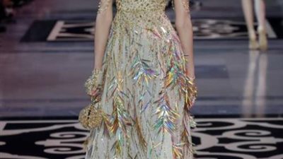 فساتين مطرزة باللون الذهبي تناسب حفلات الخطوبة.. شاهديها 