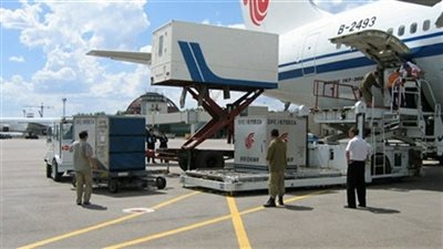 عاجل.. مطار القاهرة يعلن حالة الطوارئ بسبب 79 طردا فرنسيا