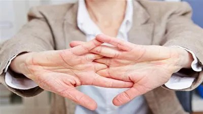 تعرفي على أسباب وطرق علاج طقطقة العظام والمفاصل 