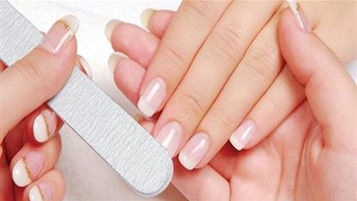 نصائح سريعة للعناية بالأظافر في الشتاء (فيديو)