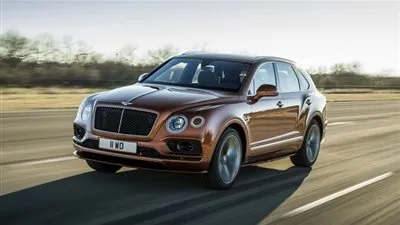 بنتلي تكشف عن سيارتها 
