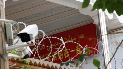 ديلى ميل: الصين تراقب تحركات 2.5 مليون مسلم فى إقليم شينجيانج