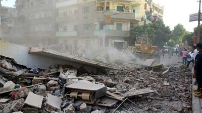 وفاة سيدة في انهيار عقار بمنطقة 