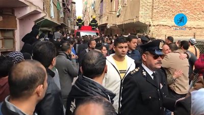 مشيعو جنازة الشهيد 