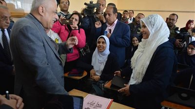 وزير التربية والتعليم يعلن عن توفير شريحة انترنت مجانية للطلاب 