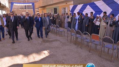 محافظ أسيوط يقدم العزاء لأسر شهيدي الهجوم الإرهابي بسيناء بمسقط رأسهما بالفتح وساحل سليم (صور)