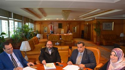 أفتتاح خط إنتاج جديد في المطبعة المركزية بجامعة الفيوم (صور)