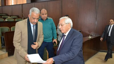 محافظ الدقهلية يطالب رؤساء المدن بالنزول إلى الشارع