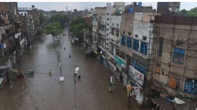 باكستان.. فيضانات تودي بحياة 12 شخصا