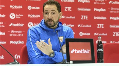 مدرب إشبيلية يكشف عن مفتاح الفوز على برشلونة