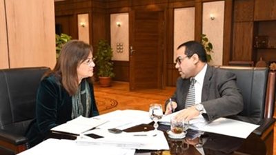 وزيرة التخطيط تلتقي رئيس جهاز التنظيم والإدارة لمتابعة تنفيذ عدد من الملفات الهامة