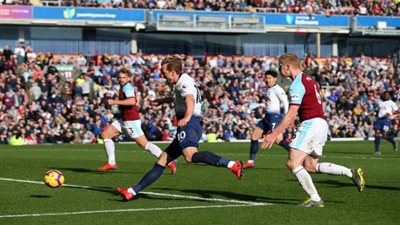 هدف خبيث من هاري كين في مباراة توتنهام وبيرنلي (فيديو)